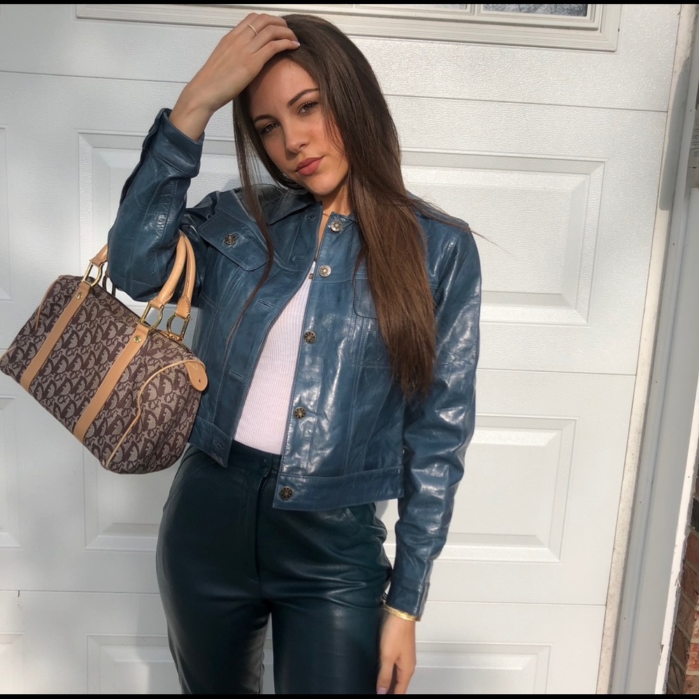 Vintage leather trucker jacket! Size small